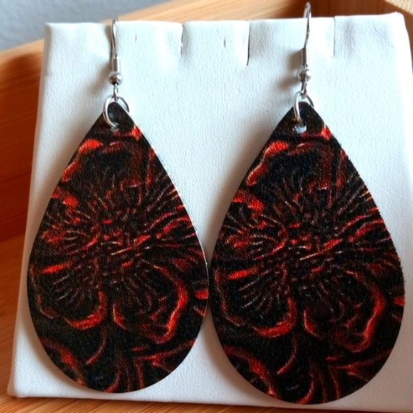🆕 Leather Hibiscus Earrings - Picture 2 of 4